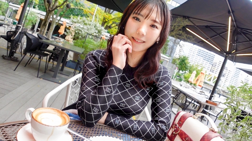 SIRO-5460: G-Cup Poster Girl from Yakiniku Spot Shows Off Her Bouncy Breasts in Passion-Filled Debut